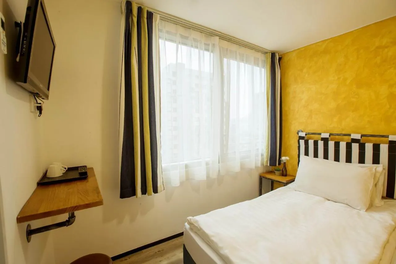 Guest house Yesinn @Ymt Hong Kong